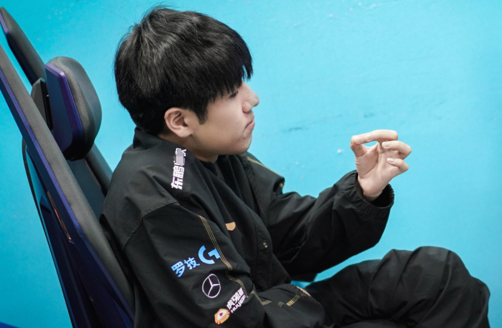 Ming重要时刻晋级下一阶段，FPX带队取胜！观众掌声雷动的简单介绍