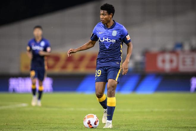 包含最后时刻胜出引发热议！，姆巴佩在塞尔维亚队比赛中出色防守热度持续攀升的词条