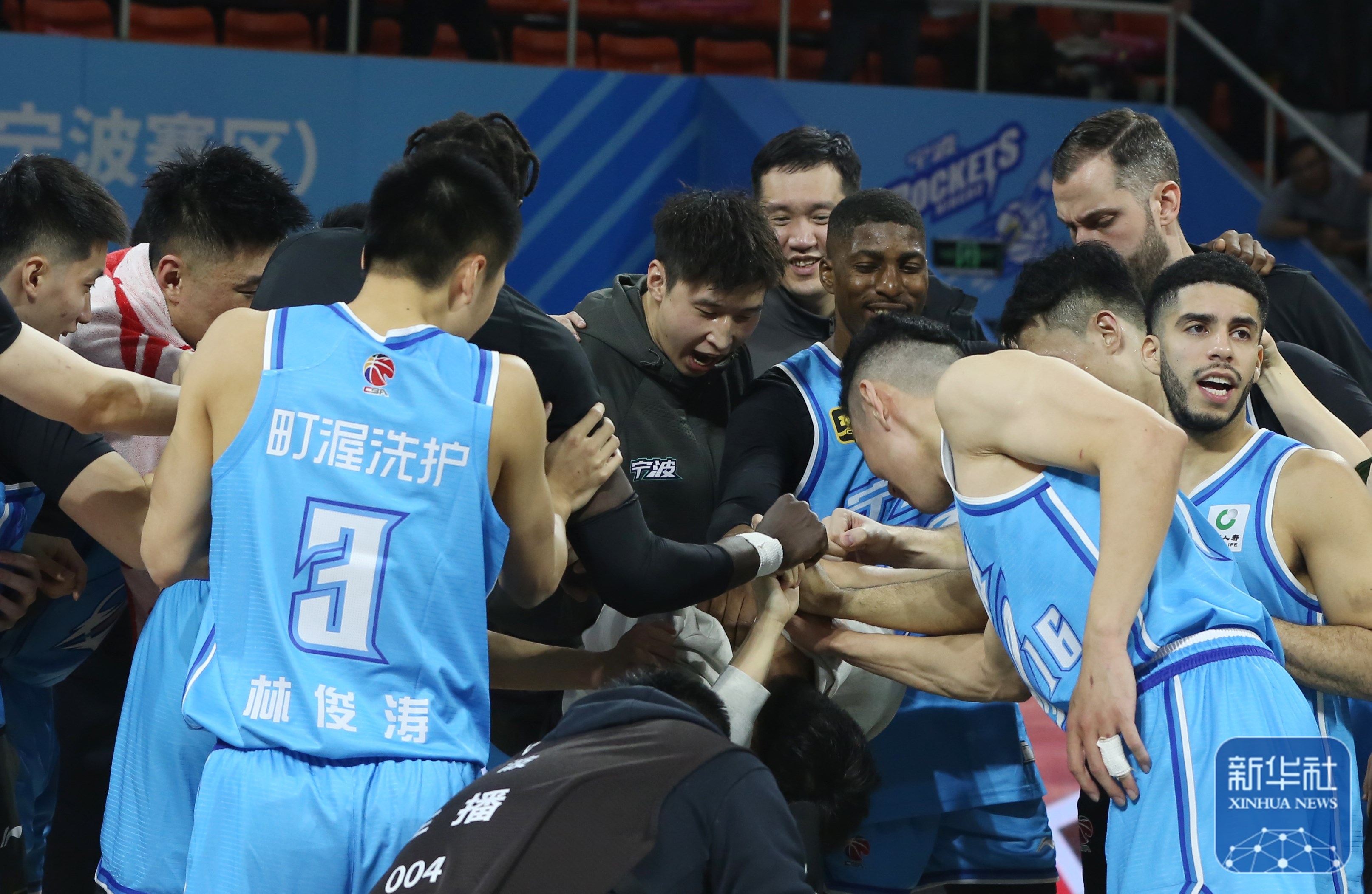 集结日体能课后，浙江队单刀错失备战CBA季后赛，球迷炸锅，训练强度明显提升的简单介绍