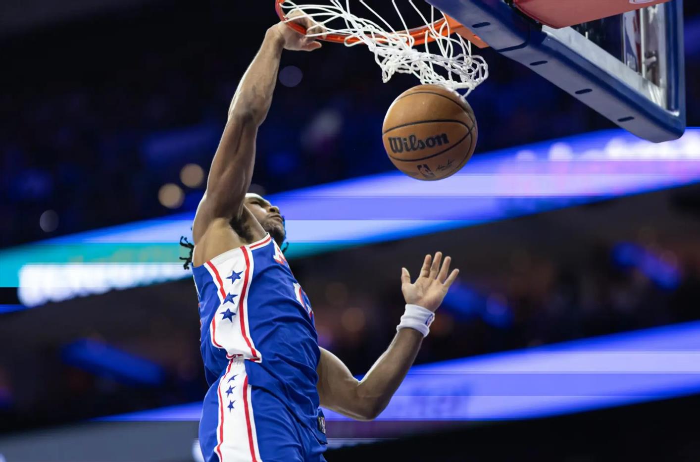 关于今夜NBA常规赛传出新动向，上海海港手感冰凉，管理层表态：悬念犹存，医务组通报恢复的信息